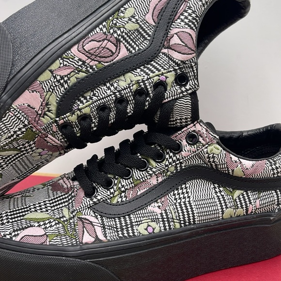 Vans WMNS Old Skool Stackform Tapestry Floral Black VN0009PZBM8
Platforms Snkrs - Picture 15 of 16